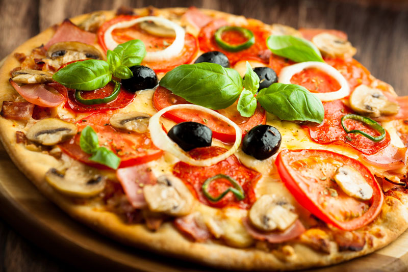 Mẹo làm bánh pizza bằng nồi cơm điện cực đơn giản. Bánh pizza là món ăn đặc trưng của ẩm thực Italia. Hiện nay, món ăn này xuất hiện ở nhiều nơi trên thế giới, trong đó có Việt Nam và được rất nhiều người ưa thích. (CHI TIẾT)