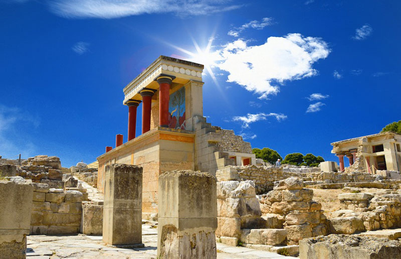 10. Knossos. Khu phức hợp cung điện Minoan quan trọng nhất và nổi tiếng nhất ở đảo Crete. Nó được xem là một trong những cung điện lâu đời nhất châu Âu. Knossos được xây dựng từ năm 1700-1400 TCN.