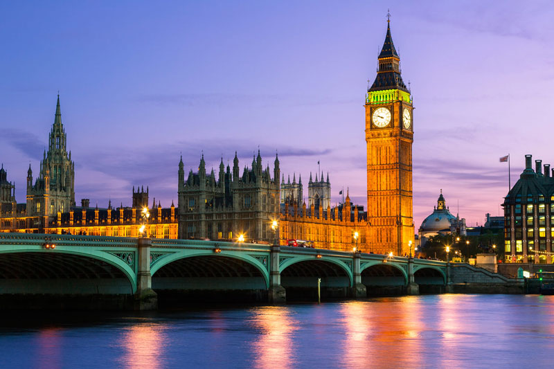 3. Tháp Big Ben. cấu trúc tháp đồng hồ ở mặt Đông-Bắc của công trình Nhà quốc hội ở Westminster, London, Anh. Tháp được thiết kế theo phong cách Victorian Gothic và cao 96,3m. Tòa tháp này được xem là biểu tượng của Thủ đô London nói riêng và xứ sở sương mù nói chung.