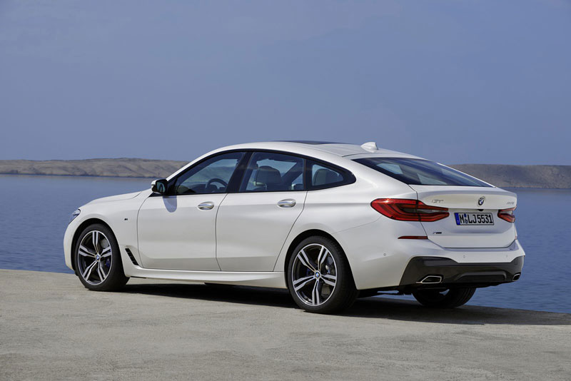 Chiêm ngưỡng vẻ đẹp của BMW 6-Series GT 2018. Gói trang bị M-Performance được trang bị cho chiếc 6-Series GT mới khiến chiếc xe càng trở nên thể thao hơn. (CHI TIẾT)