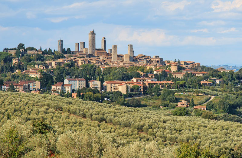 4. Tháp ở San Gimignano. Những tòa tháp này tọa lạc ở vùng Tuscany, Italia. Trung tâm lịch sử San Gimignano là di sản thế giới UNESCO từ năm 1990. Nơi đây có 14 tháp bằng đá được xây dựng để bảo vệ thị trấn chống lại các cuộc tấn công của đối phương.