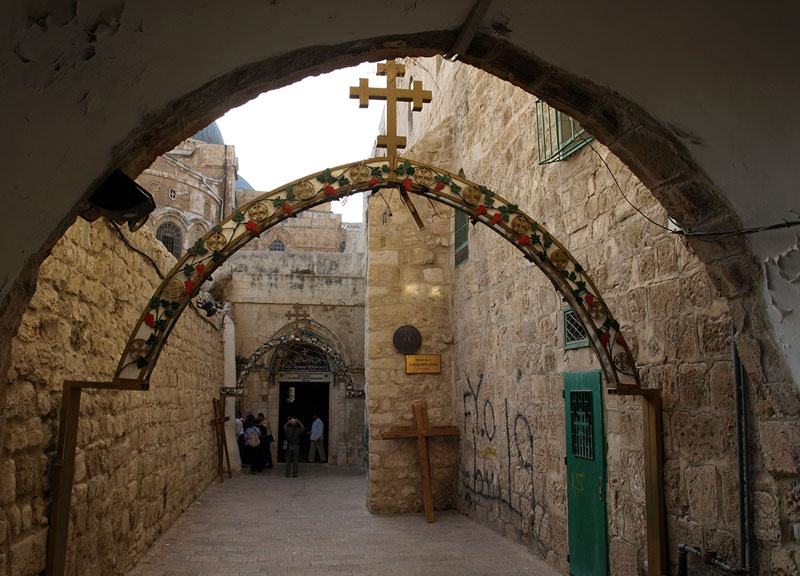 3. Đường Via Dolorosa. Là con đường được đặt tên theo những chặng đường khổ nạn của Chúa Giêsu tại Thành cổ Jerusalem, Israel. 