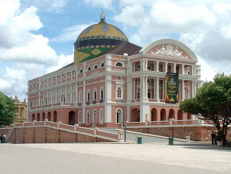 4. Nhà hát Amazon. Là nhà hát opera nằm ở Manaus, trong vùng Amazon, Brazil. Nhà hát bắt đầu được xây dựng vào đầu năm 1884 và khánh thành vào ngày 31/12/1896. Đây là địa điểm tổ chức Festival Amazonas de Opera hàng năm. 