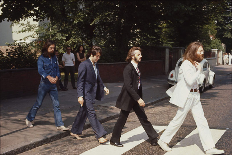9. Đường Abbey. Con đường lưu thông trong thành phố của Camden và thành phố Westminster ở London (Anh), chạy khoảng về phía Tây Bắc đến Đông Nam qua Gỗ St. John. Con đường này được biết đến nhiều nhất với phòng thu âm Abbey Road và album Abbey Road 1969 của nhóm The Beatles.