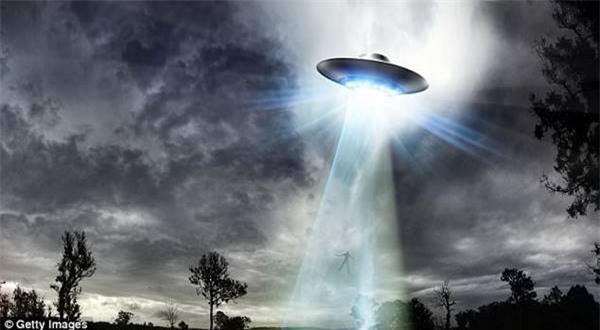 Động thái này khiến nước Anh bị nghi ngờ che giấu thông tin về UFO - 1