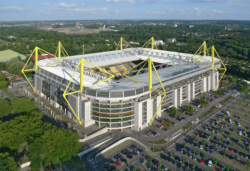 8. Westfalenstadion (Đức) - sức chứa: 80.360 người.