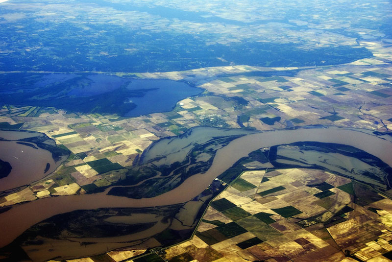 9. Sông Mississippi. Con sông nằm ở Bắc Mỹ với chiều dài 3.733km. Nó là hệ thống sông lớn nhất tại Mỹ và Bắc Mỹ. Con sông này đóng vai trò quan trọng trong việc vận chuyển hàng hóa ở khu vực.