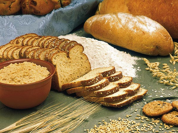 Tiêu thụ bánh mì, gạo, lúa mạch... thường xuyên giúp bạn tăng cân dễ dàng và nhanh chóng. Ảnh: Boldsky.