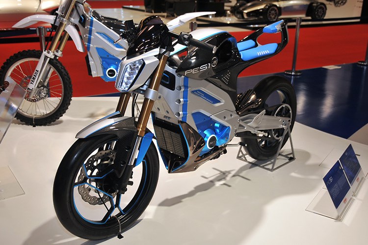 Yamaha rục rịch chuẩn bị ra mắt xe môtô chạy điện. Sau 4 năm nghiên cứu và chuẩn bị, hai mẫu xe môtô điện PED1 và PES1 sẽ được hãng xe máy Yamaha đưa vào sản xuất. (CHI TIẾT)