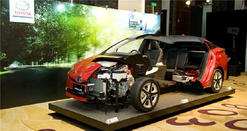 Đối với công nghệ Prius Hybrid, năng lượng dư thừa không bị mất đi mà sẽ được tái nạp vào pin dùng để chạy môtơ điện, giúp tăng hiệu quả tiết kiệm nhiên liệu.