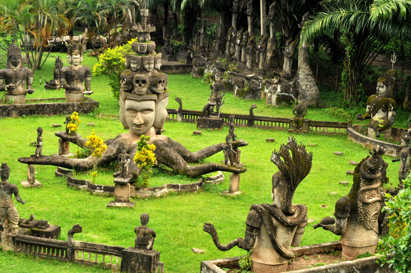 11. Lào. Đất nước nội lục tại Đông Nam Á. Mặc dù không được báo chí thế giới ca tụng về du lịch như những nước láng giềng, nhưng Lào vẫn có nét riêng và đáng để ghé thăm. Đây là điểm đến thích hợp cho những du khách muốn tìm hiểu văn hóa Phật giáo.