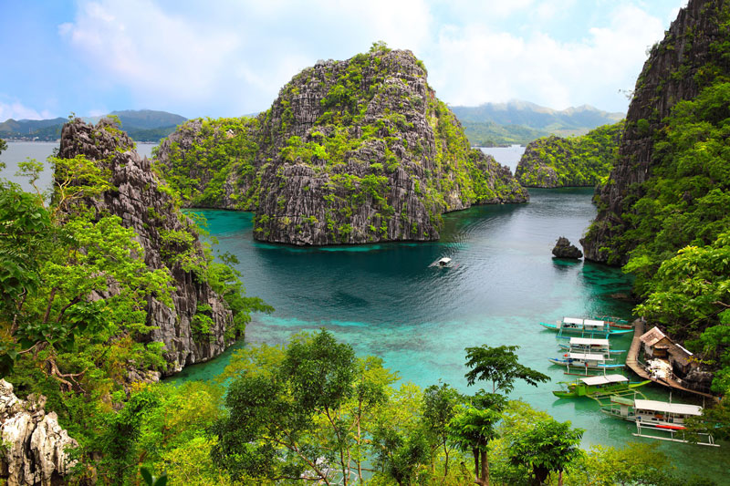 8. Philippines. Đây là đảo quốc có chủ quyền tại Đông Nam Á. Với hơn 7.000 hòn đảo lớn nhỏ, quốc gia này là điểm đến lý tưởng cho những du khách yêu thích những môn thể thao dưới nước hay hải sản.