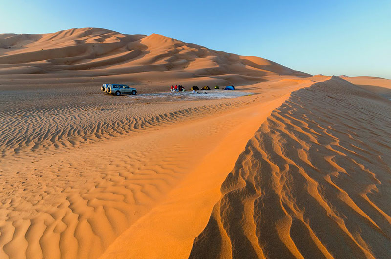 Sa mạc Rub' al Khali có diện tích khoảng 650.000 km2. Nó thuộc địa phận Ả Rập Saudi, Oman, Yemen và Các Tiểu vương quốc Ả Rập Thống nhất. 