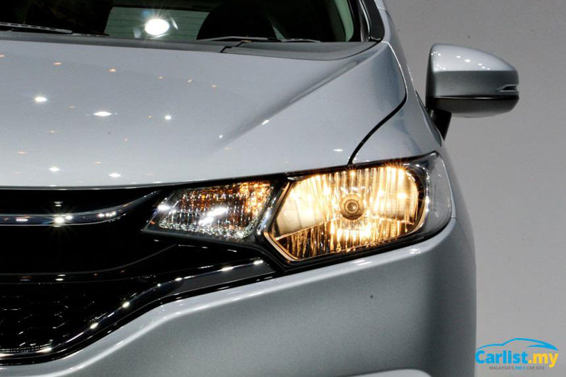 Honda Jazz 2017 sử dụng đèn pha halogen.