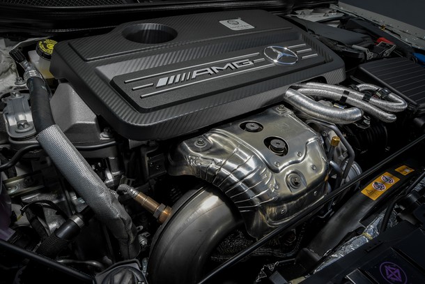 Động cơ của Mercedes-AMG GLA45 4Matic 2018.