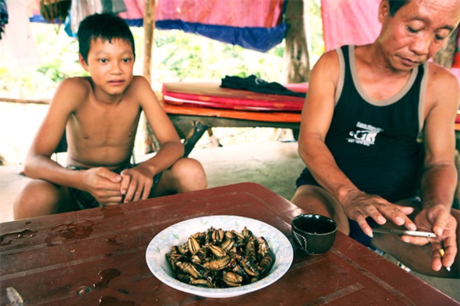 Săn đặc sản trên &#34;ốc đảo&#34; giữa lòng Hà Nội những ngày nước lên - 11