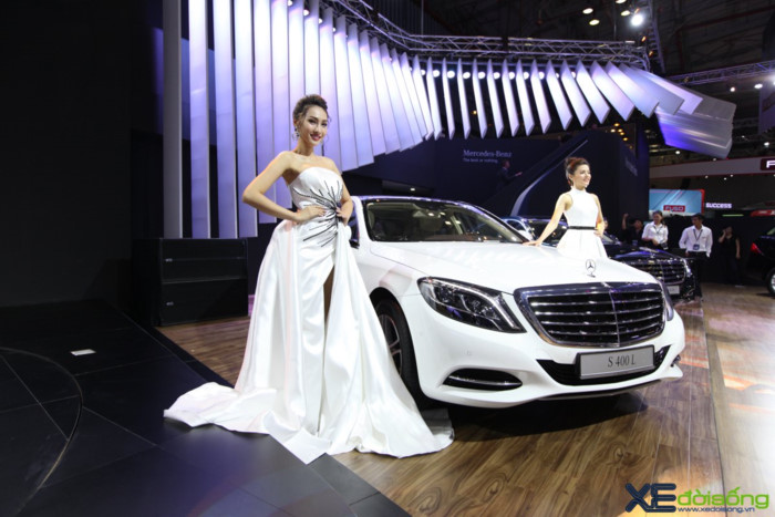 Mercedes-Benz giới thiệu GLA và C-Class nâng cấp tại VMS 2017. Mercedes-Benz đem tới Triển lãm ôtô Việt Nam 2017 không gian trưng bày rộng rãi và ấn tượng cùng nhiều sự cải tiến về hiệu năng của GLA và các mẫu xe C-Class. (CHI TIẾT)