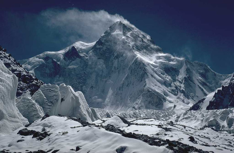2. Núi K2 (Trung Quốc và Pakistan). Chiều cao: 8.611m.