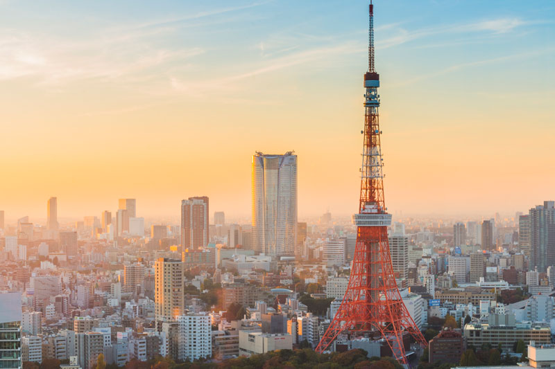 7. Tháp Tokyo. Là tháp truyền thông và quan sát tọa lạc tại khu vực Shiba-koen thuộc quận Minato, Tokyo, Nhật Bản. Với độ cao 332,9m, đây là cấu trúc cao thứ hai tại xứ sở hoa anh đào. Cấu trúc là một tháp khung thép lấy cảm hứng từ tháp Eiffel, được sơn màu trắng và cam quốc tế để tuân thủ các quy định an toàn hàng không.