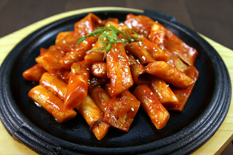 Học cách làm Tteokbokki vô cùng đơn giản. Tteokbokki là món bánh gạo truyền thống của Triều Tiên và Hàn Quốc. Hiện nay, món ăn này đã du nhập vào Việt Nam và rất được yêu thích. (CHI TIẾT)