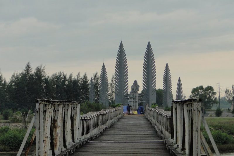 Hiện nay, cây cầu này là điểm du lịch hút khách của tỉnh Quảng Trị nói riêng và Việt Nam nói chung. Ảnh: Che Trung Hieu.