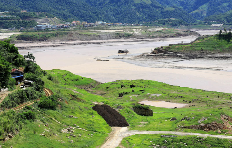 Sông vào đất Việt ở Pa Nậm Cúm, xã Ma Ly Pho, huyện Phong Thổ, Lai Châu. Ảnh: Son Hoa Nguyen.