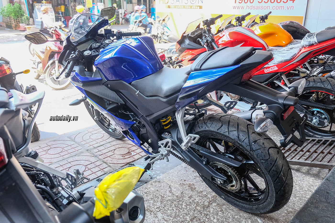 Yamaha R15 V3 Movistar 2017 về Việt Nam, giá hơn 110 triệu đồng