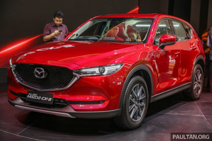 Mazda CX-5 thế hệ mới vừa ra mắt giá 895 triệu đồng tại Indonesia. Trong khuôn khổ triển lãm ô tô quốc tế GIIAS đang diễn ra tại Jakarta, Mazda đã chính thức trình làng mẫu crossover CX-5 thế hệ thứ hai với động cơ 2.5 Skyactiv-G và giá bán khởi điểm tương đương 895 triệu VNĐ. (CHI TIẾT)