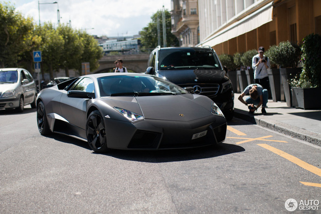 Trước đó, vào năm 2007, Lamborghini đã cho ra mắt Reventon và gây chóng mặt tất cả giới mê xe trên thế giới khi công bố mức giá bán 1 triệu Euro, đây là cũng là mẫu xe đầu tiên chạm mốc giá bán lịch sử triệu USD của hãng Lamborghini.