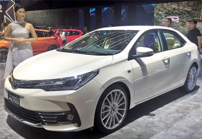 Can canh Toyota Corolla Altis 2018 phien ban dac biet-Hinh-2