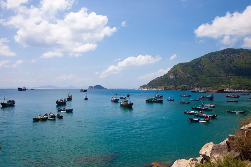 Vịnh là ranh giới tự nhiên trên biển giữa Phú Yên với Khánh Hòa. Ảnh: Phongboea.