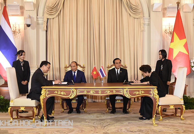 Hai Thủ tướng chứng kiến lễ ký Hiệp định về Hợp tác Khoa học, Công nghệ và Đổi mới sáng tạo giữa Bộ trưởng Bộ KH&CN Việt Nam và Bộ trưởng Bộ KH&CN Thái Lan (Ảnh: VGP/Quang Hiếu)