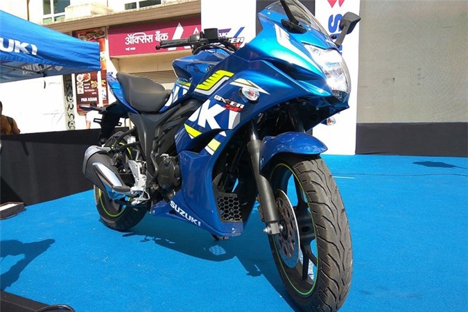 Cận cảnh môtô Suzuki Gixxer giá 33 triệu khiến dân Việt phát thèm. Suzuki Gixxer SF phiên bản ABS vừa ra mắt tại thị trường Ấn Độ hiện có giá bán từ 95.499 Rupee (khoảng 33,8 triệu đồng). (CHI TIẾT)