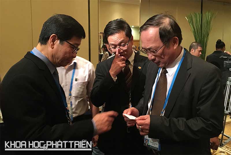 Thứ trưởng Bộ Công an Nguyễn Văn Thành đang trao đổi với Ông Santhi Kanoktanaporn Tổng thư ký APO 