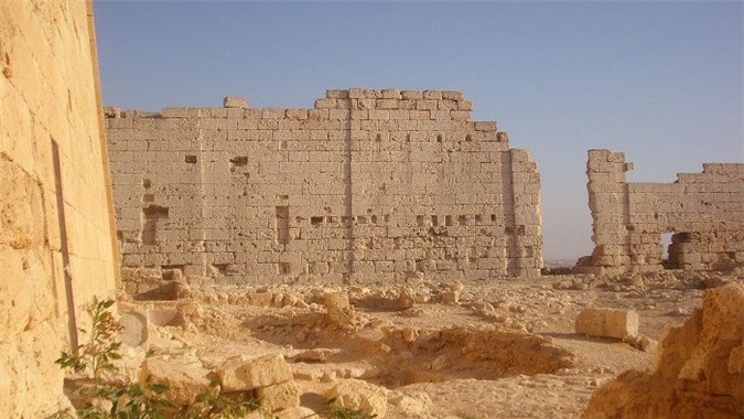 Khung cảnh phía nam ngôi đền thờ Osiris tại Taposiris Magna. 