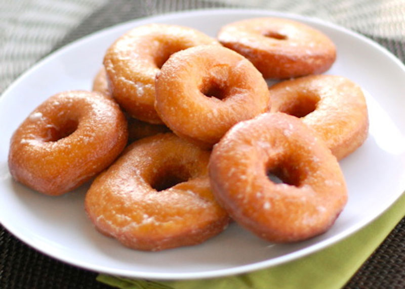 Công thức làm bánh donut cho người mới học. Bánh donut (bánh doughnut) là loại bánh ngọt rất nổi tiếng và phổ biến ở nhiều nước phương Tây. Hiện nay, loại bánh này được rất nhiều người Việt Nam yêu thích nhờ hương vị thơm ngon. (CHI TIẾT)