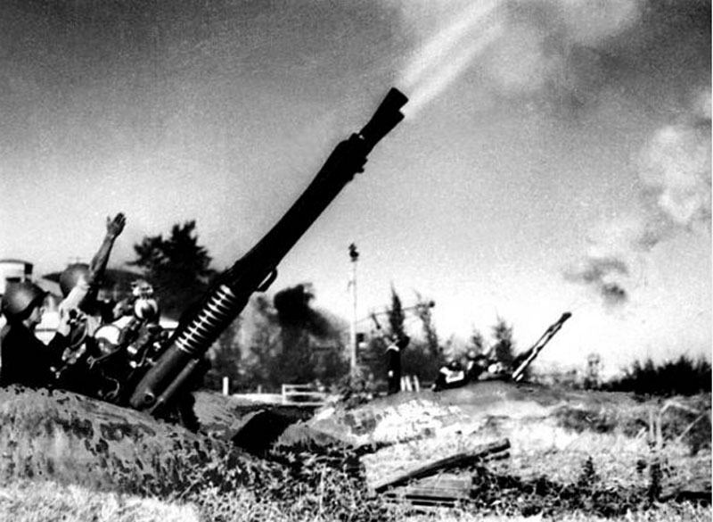 Trong chiến tranh ở Việt Nam, đế quốc Mỹ đã dội xuống hàng triệu tấn bom đạn các loại. Đáng chú ý, chỉ trong chiếc dịch ngăn chặn sự chi viện của Miền Bắc Xã hội Chủ nghĩa cho Miền Nam kháng chiến, Mỹ đã ném xuống 864.000 tấn bom. Ảnh: Getty.
