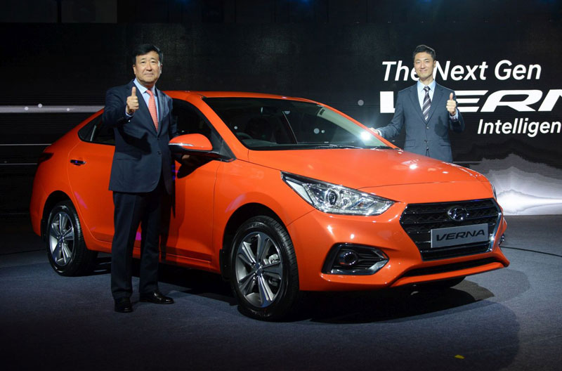 Hyundai giới thiệu Verna mới, giá chỉ từ 285 triệu đồng. Mẫu sedan giá rẻ của Hyundai được nâng cấp nhẹ và chỉ dành cho thị trường Ấn Độ. (CHI TIẾT)