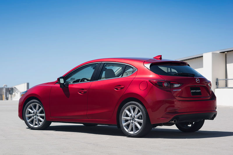 6. Mazda 3 Hatchback 2017 (giá khởi điểm: 17.845 USD).