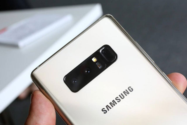  Camera Galaxy Note 8 được trang bị chống rung quang OIS trên cả hai ống kính.