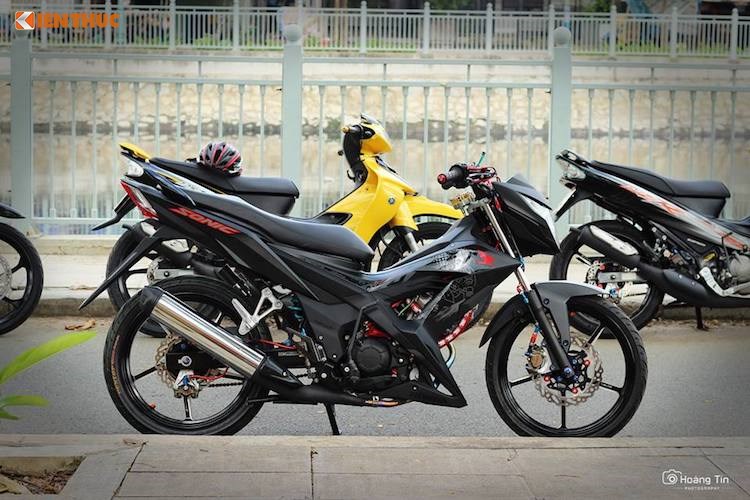 Dân chơi Việt chi 200 triệu đồng độ xe máy Honda Sonic. Chiếc xe máy côn tay Honda Sonic 150R nhập khẩu từ Indonesia đẳng cấp hơn với loạt đồ chơi 