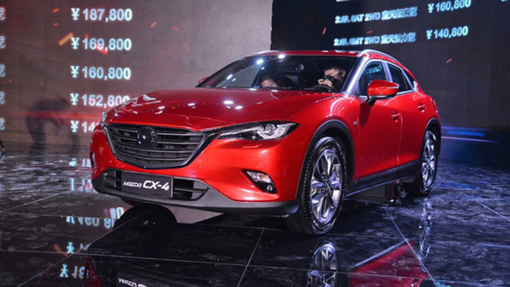 Mazda CX-4 2018 trình làng bản nâng cấp. Mazda CX-4 2018 được chia thành 7 bản trang bị khác nhau với giá dao động từ 140.800-215.800 NDT tại thị trường Trung Quốc (khoảng 480-736 triệu đồng). (CHI TIẾT)