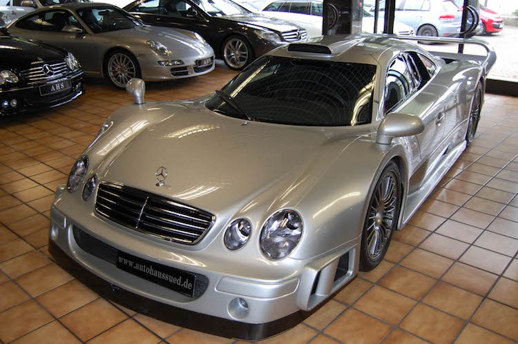Siêu xe Mercedes “khủng” nhất Thế giới giá 61 tỷ đồng. Dù đã gần 20 năm trôi qua nhưng tới ngày nay Mercedes CLK-GTR vẫn là mẫu siêu xe "khủng" nhất mà Mercedes-Benz từng sản xuất hàng loạt. (CHI TIẾT)