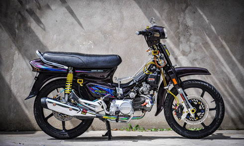 Honda Dream II độ thể thao - thú chơi của giới trẻ Việt. Mẫu xe số huyền thoại trang bị hàng loạt đồ chơi giá trị với diện mạo đậm chất thể thao. (CHI TIẾT)