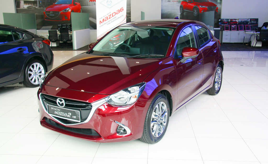 Mazda 2 2017 GVC có giá từ 470 triệu đồng ở Malaysia. Mẫu sedan hạng B Mazda 2 2017 có hệ thống kiểm soát gia tốc G-Vectoring Control (GVC) vừa bán tại thị trường Malaysia với mức giá từ 470 đến 497 triệu đồng. (CHI TIẾT)