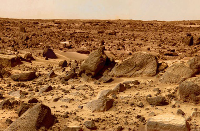 Rất khó để sinh vật có thể sống sót trên bề mặt cằn cỗi của sao Hỏa. Ảnh: NASA.