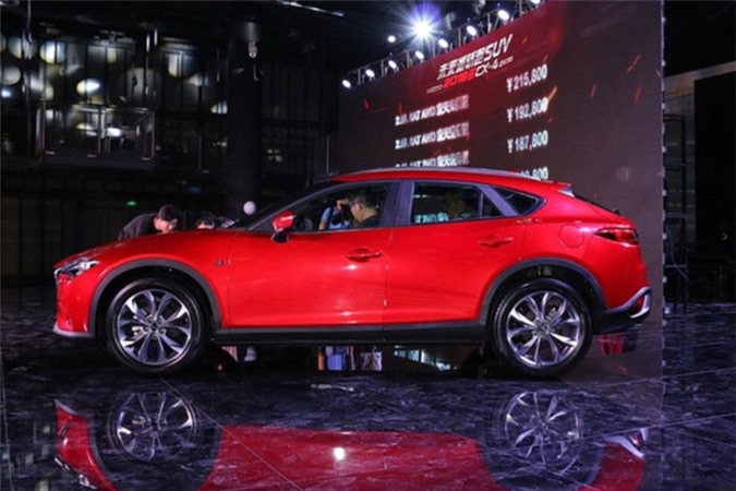 Cận cảnh Mazda CX-4 2018 giá từ 480 triệu tại Trung Quốc. Là phiên bản dành riêng cho thị trường Trung Quốc, mẫu xe crossover Mazda CX-4 2018 mới ra mắt sẽ có tới 7 bản trang bị khác nhau. (CHI TIẾT)