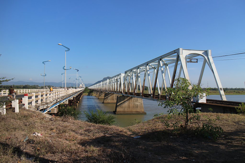 Trước đây, cầu này từng là cây cầu dài nhất miền Trung nằm trên quốc lộ 1A. Ảnh: Lân Nguyễn.