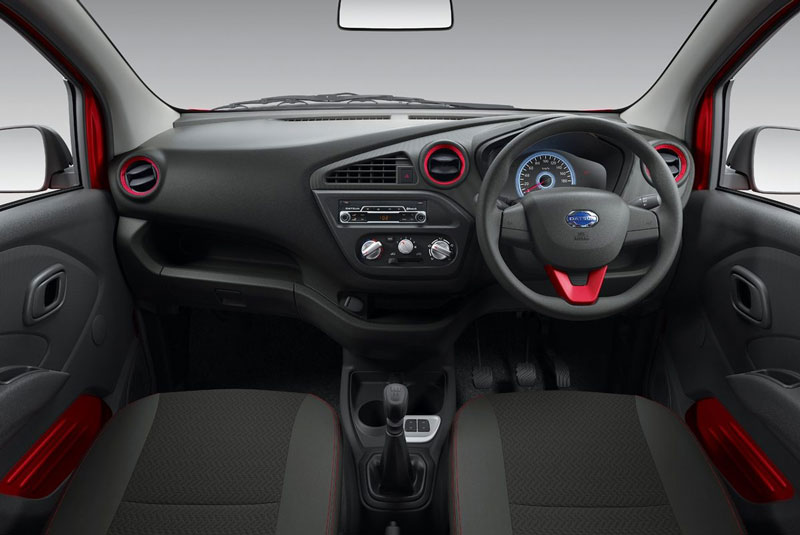 Hệ thống thông tin giải trí của Datsun redi-GO chỉ có đầu CD. Xe không hỗ trợ kết nối Bluetooth.