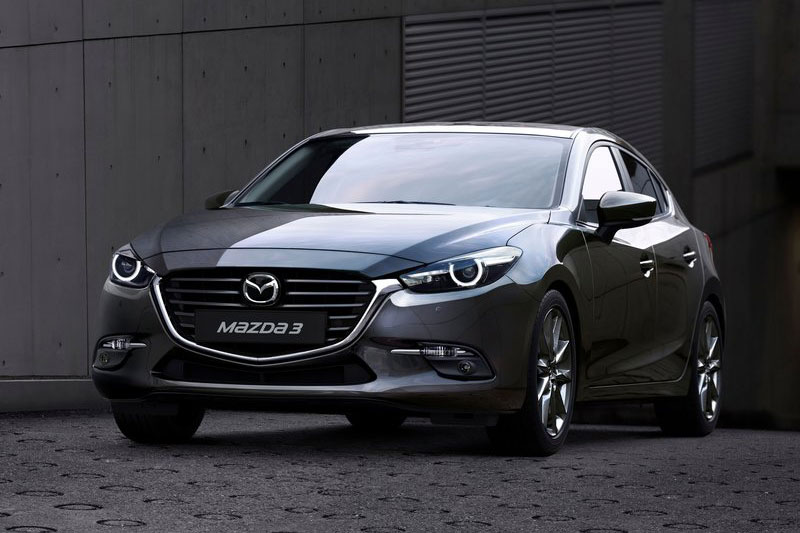 4. Mazda 3 2017 (giá khởi điểm: 17.845 USD).